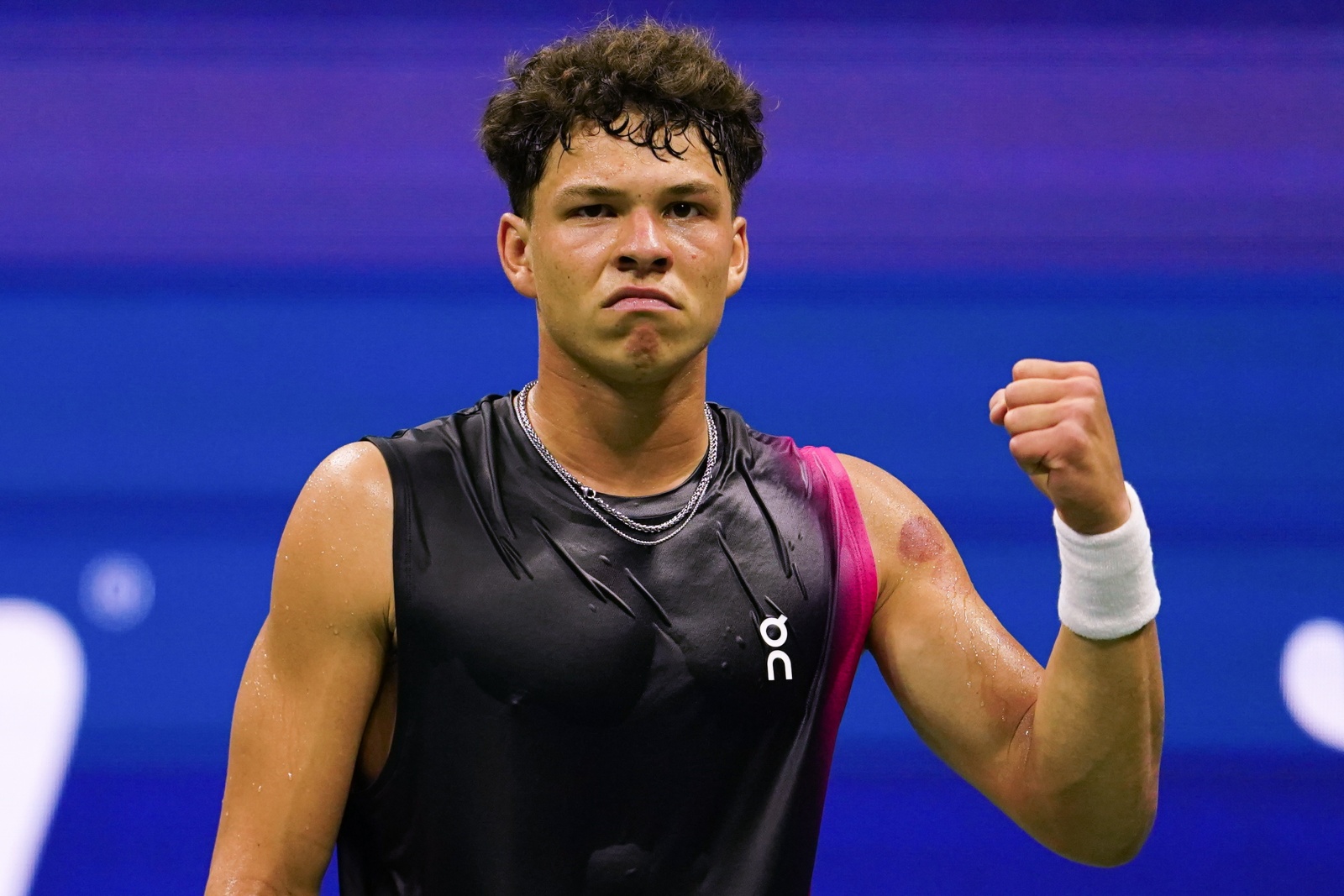 Ténis: Ben Shelton vence duelo norte-americano rumo às meias-finais do US  Open - Futebol 365