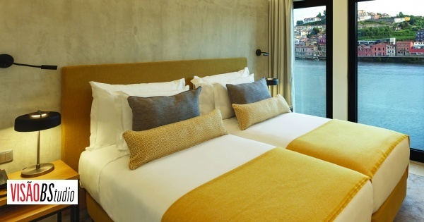 A solidariedade num quarto de hotel