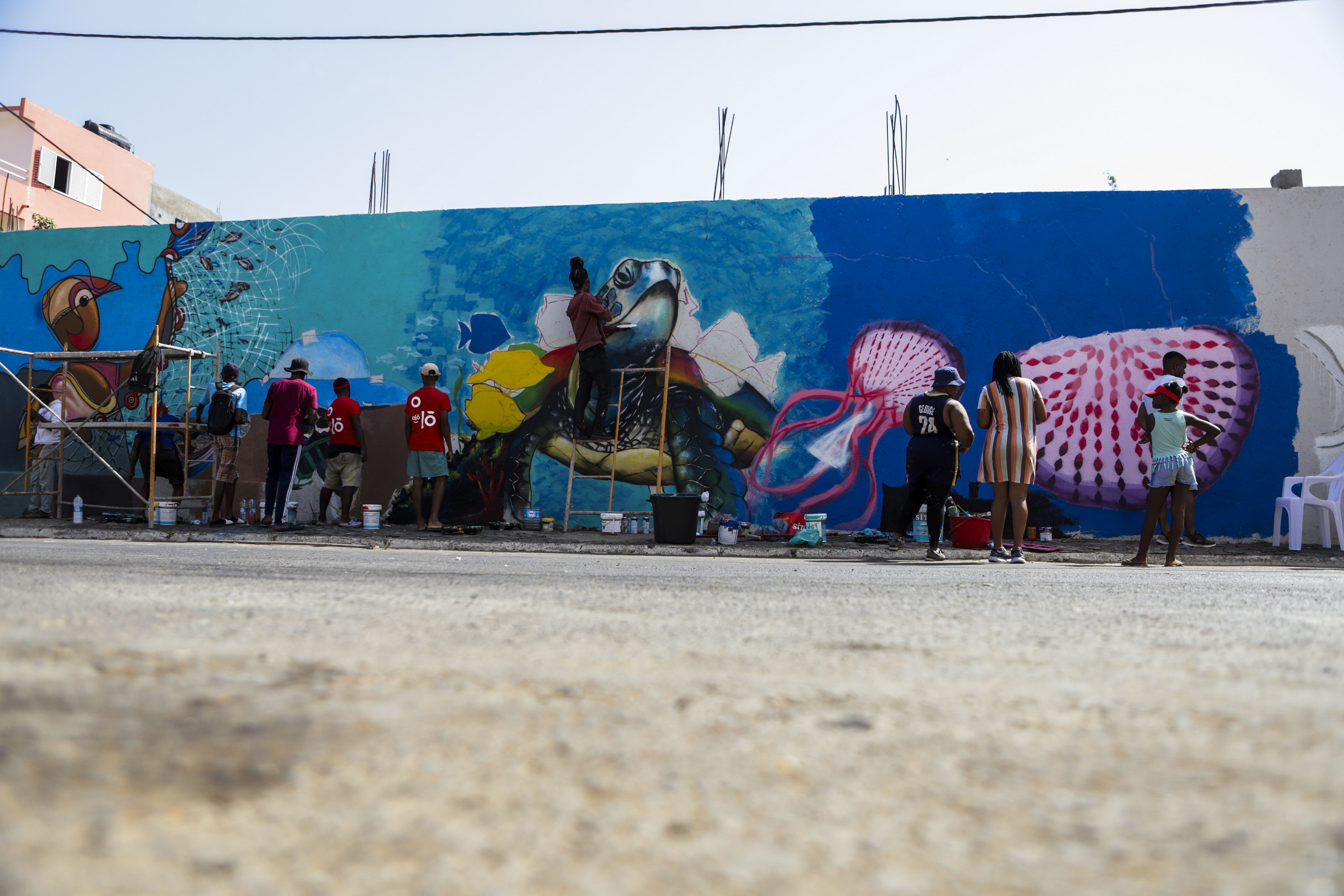 Atividades manuais: Pintar pedras com motivos de mar