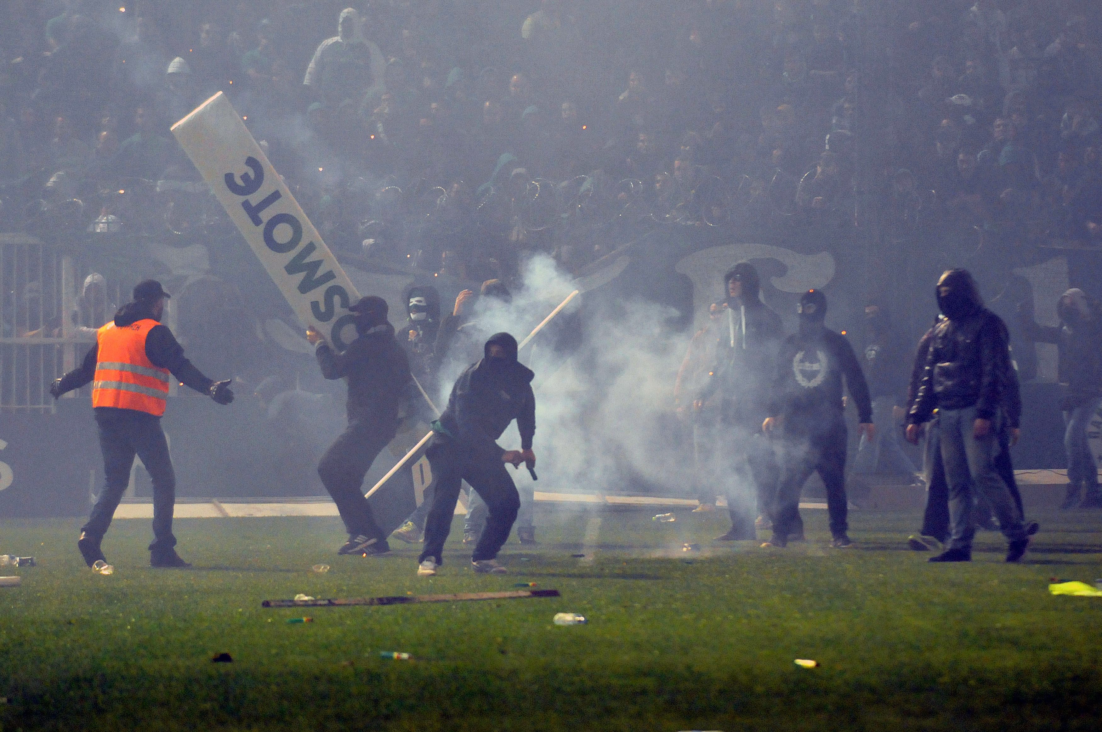 Jogos de futebol na Grécia do fim de semana adiados devido a casos de  violência