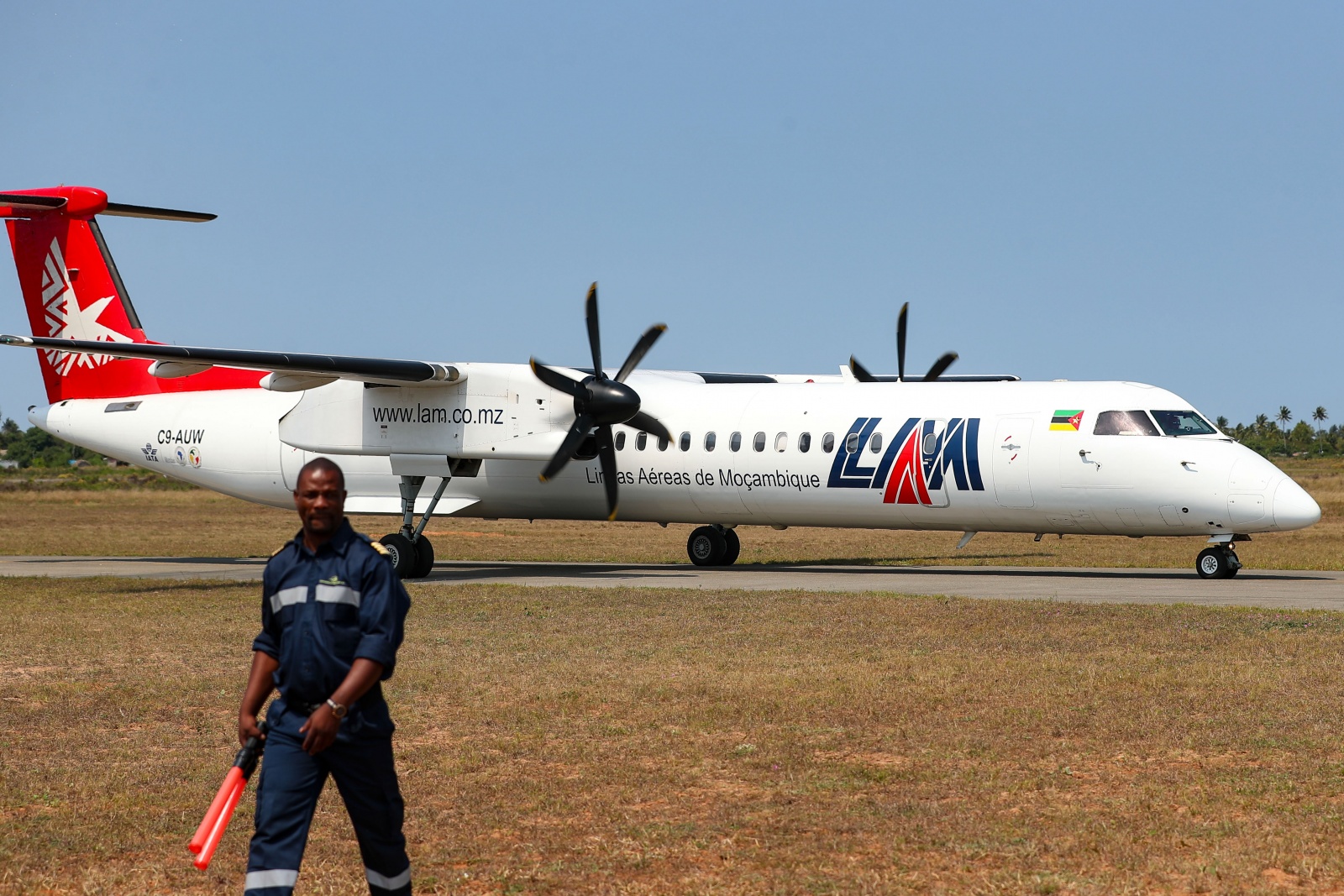 LAM: Arrancou Hoje o 'Voo Inaugural' da Nova Equipa de Gestão da Companhia  Aérea Moçambicana • Diário Económico