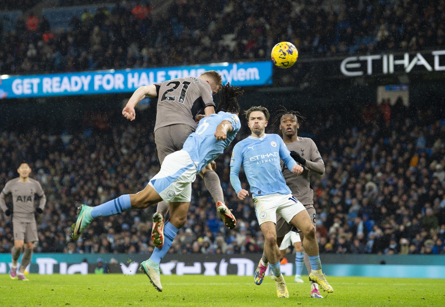 Manchester City e Liverpool empatam em jogo pela liderança do Inglês