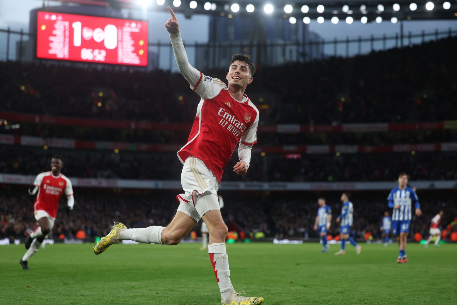 Arsenal assume a liderança do Campeonato Inglês após derrotar o