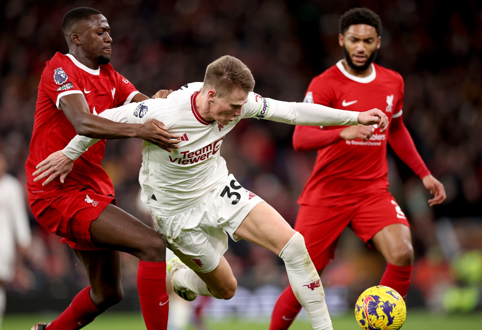 Liverpool e Manchester United ficam no empate pelo Campeonato Inglês