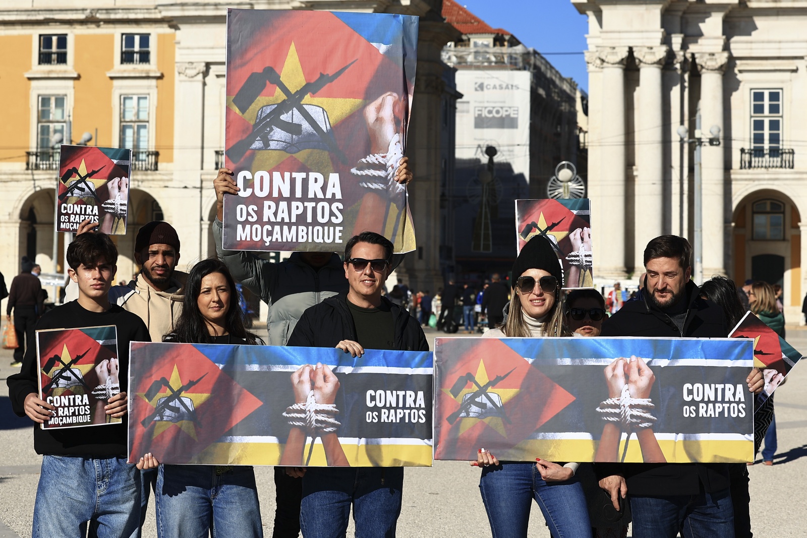 Visão | Portugueses e moçambicanos em vigília dizem 