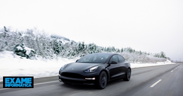 Atualização de software da Tesla corrige problemas de bateria no frio extremo