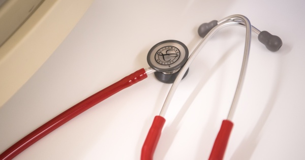Ministério da Saúde abre 322 vagas para fixar médicos em zonas carenciadas