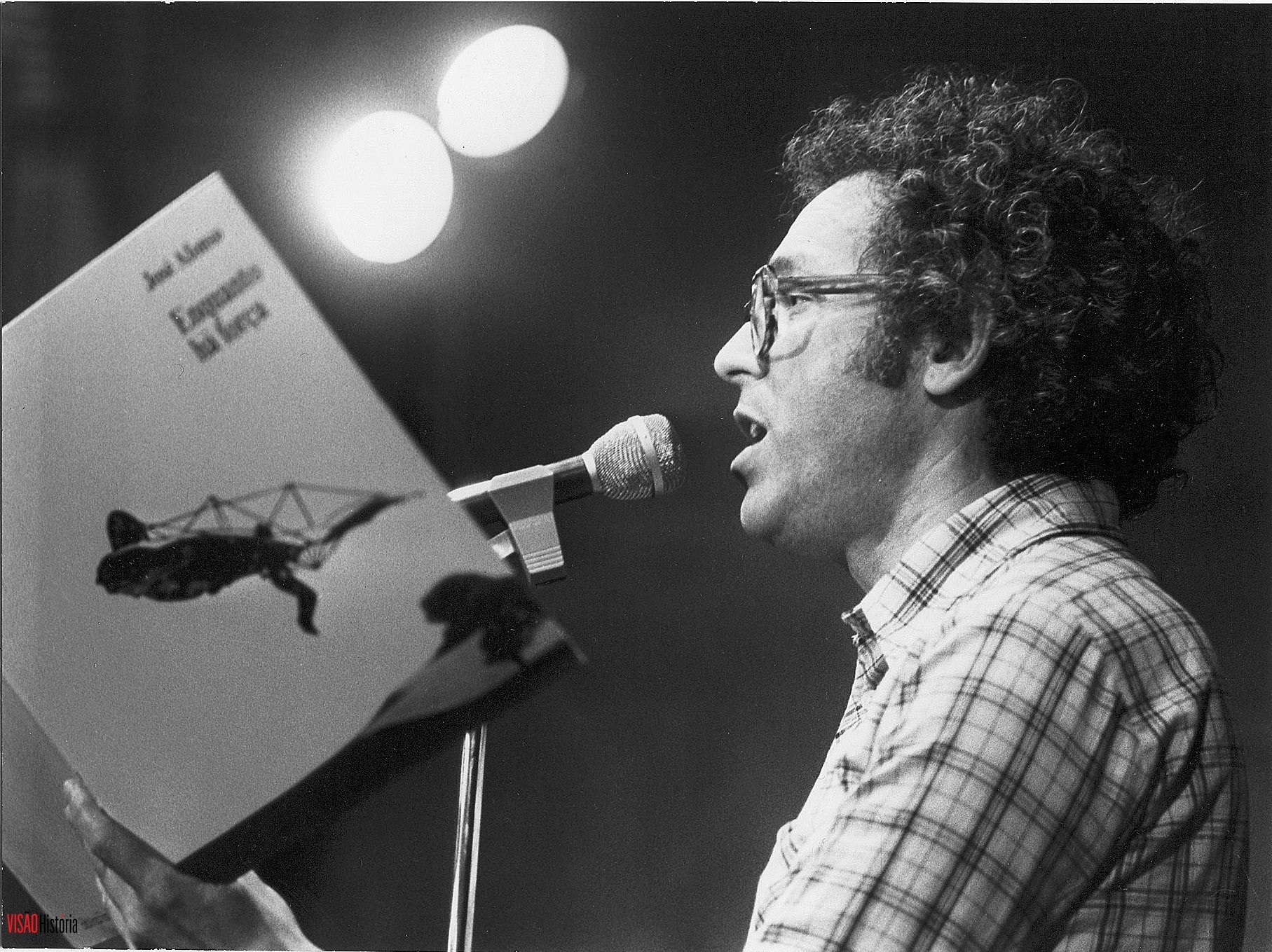 De Zeca Afonso a Adriano Correia de Oliveira. O papel da música de intervenção na revolução de 1974