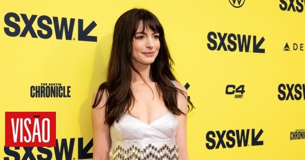 Anne Hathaway conta que teve de beijar 10 homens durante um casting para um filme. 