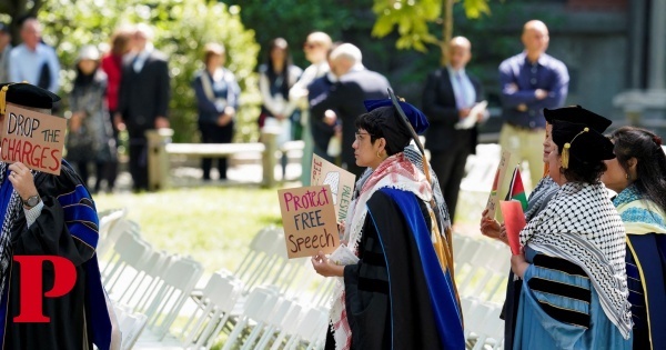 Estudantes de Yale fazem protesto pró-Palestina na cerimónia de formatura