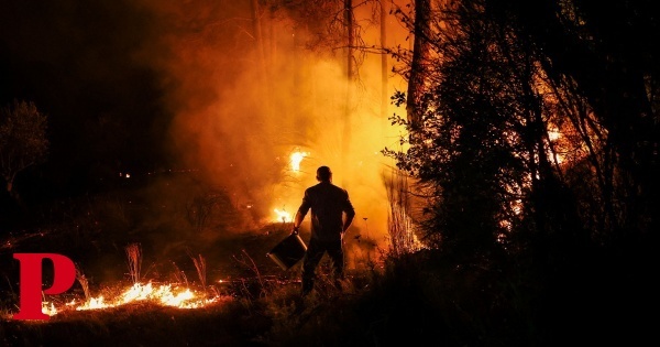 As imagens de uma madrugada de combate às chamas em Portugal