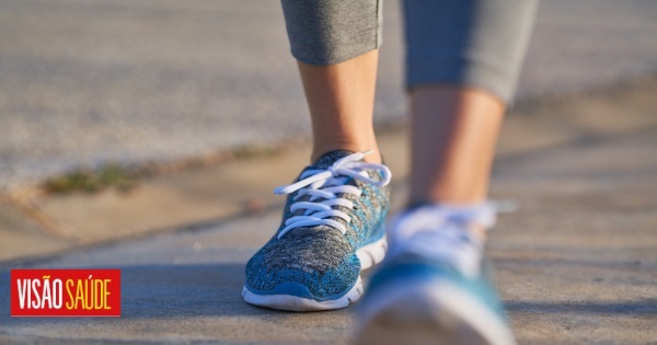 Fazer paragens durante uma caminhada queima mais calorias do que andar de forma contínua