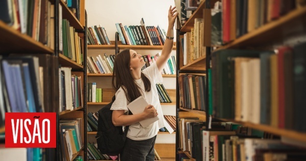 Programa Cheque-Livro: 220 mil jovens de 18 anos já podem usufruir da medida