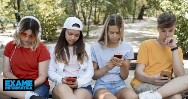 Austrália aprova lei que proíbe redes sociais a menores de 16 anos