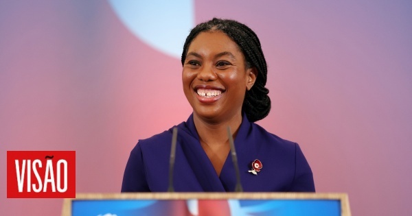 Kemi Badenoch eleita a primeira mulher negra a liderar o Partido Conservador britânico