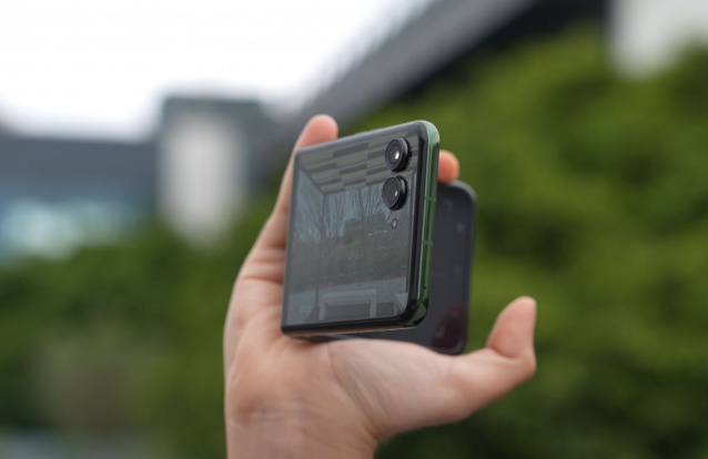 Motorola Razr Ultra 50