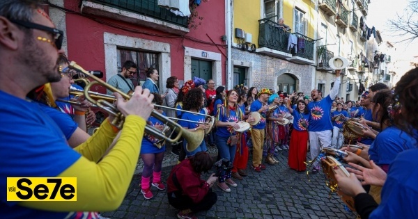 Animação e samba no pé. São os blocos de Carnaval a desfilar pelas ruas de Lisboa