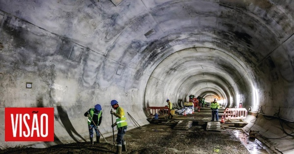 À espreita do fim da linha. Reportagem fotográfica nos túneis do Metro do Porto