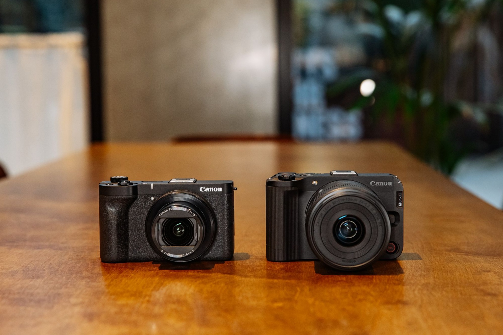 Canon PowerShot V1 | Canon EOS R50 V
