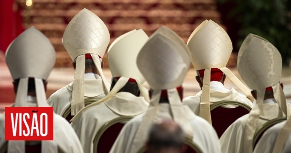Cardeais fecham-se ao início da tarde na Capela Sistina para eleger o novo Papa, primeiro sinal de fumo esperado a partir das 19h00