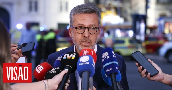 Votas PCP e eleges Carlos Moedas