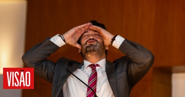 Ciganos vão a tribunal para obrigar Ventura a retirar cartazes