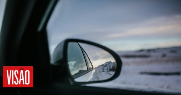 Casacos grossos na cadeira auto: o erro de inverno que põe crianças em risco (e como corrigir)