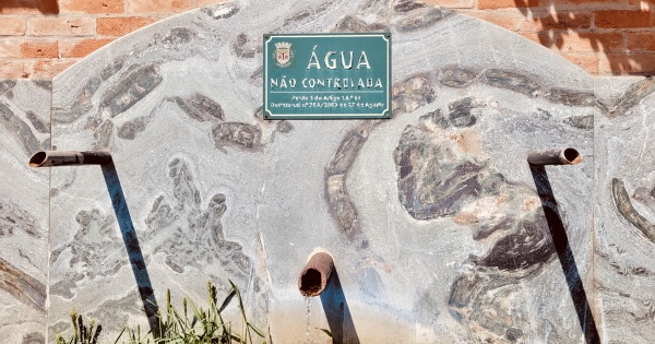 Kafkiano é adjetivo de muro