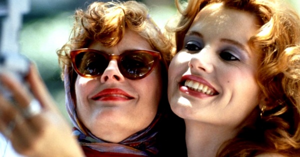 Festival de Cannes 2026. Pôs-se ao volante e mandou os homens para o Banco de Trás: “Thelma e Louise” são o cartaz que a Croisette há muito merece