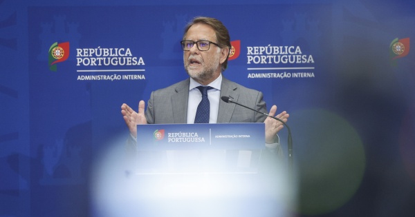 Prémio Laranja Doce para o ministro que desmente Montenegro e cala Leitão Amaro. Diário do Governo, de Eduardo Cabrita