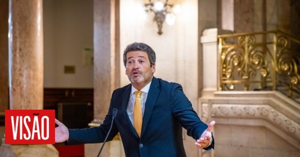 Quem mexeu nos papéis do Ventura?