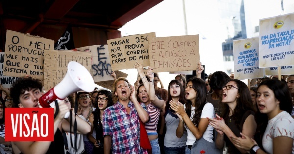 Educação: Continua o caos nos exames nacionais