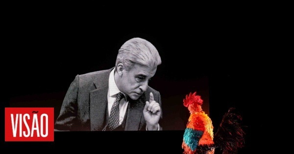 Galo de Barcelos sobe ao palco para questionar Salazar e o Estado Novo