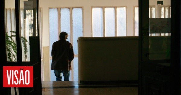 A escola há de continuar. O testemunho e o recado de uma professora aos colegas docentes