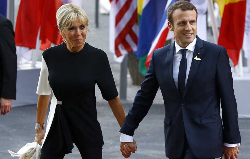 Numa rara entrevista, Brigitte Macron relembra o tumulto que foi o seu namoro com o Presidente francês, 25 anos mais novo