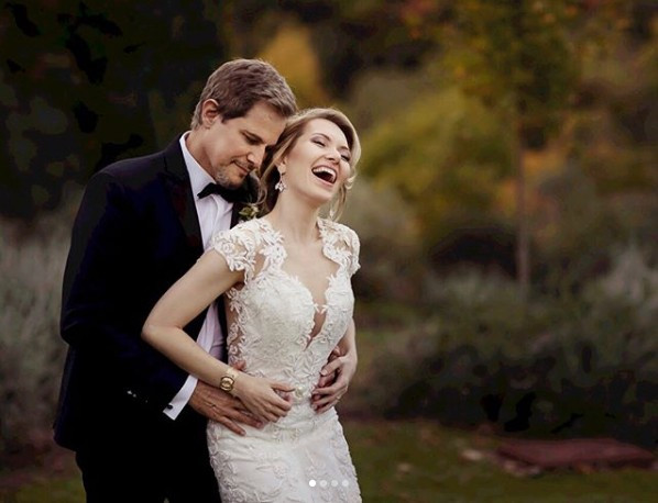 Edson Celulari partilha fotografias do casamento com Karin Roepke