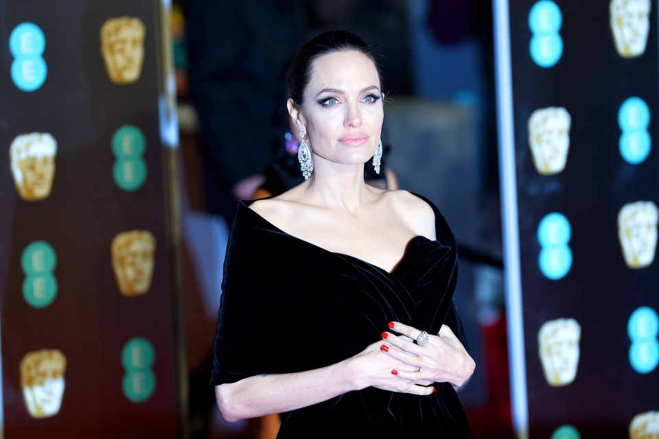 Angelina Jolie diz não se considerar mãe perfeita para seus seis