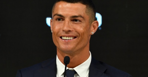 Caras Cristiano Ronaldo Bate Recorde De Seguidores No Instagram