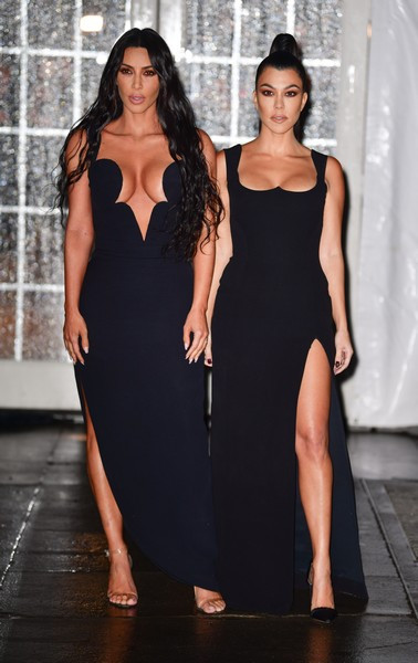 Guerra aberta entre Kim e Kourtney Kardashian