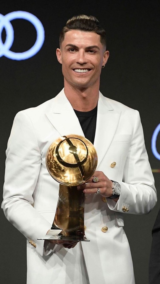 Ronaldo entre os candidatos a melhor jogador do século XXI nos Globe Soccer  Awards - SIC Notícias