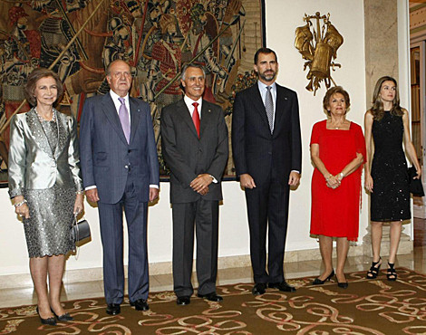 Aníbal e Maria Cavaco Silva com o rei Juan Carlos e a rainha Sofia de Espanha e os príncipes das Astúrias, Felipe e Letizia