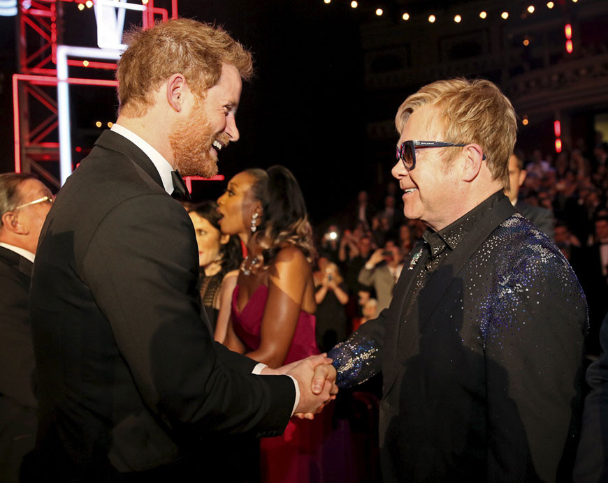 6 Harry de Inglaterra com Elton John.jpg