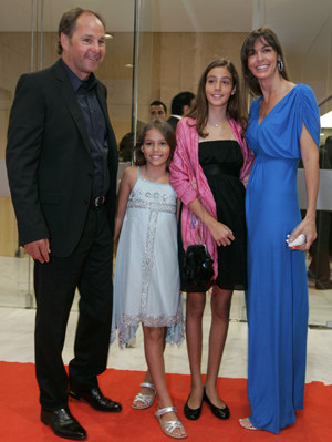Ana Corvo e Gerhard Berger gozam férias em Portugal com as filhas