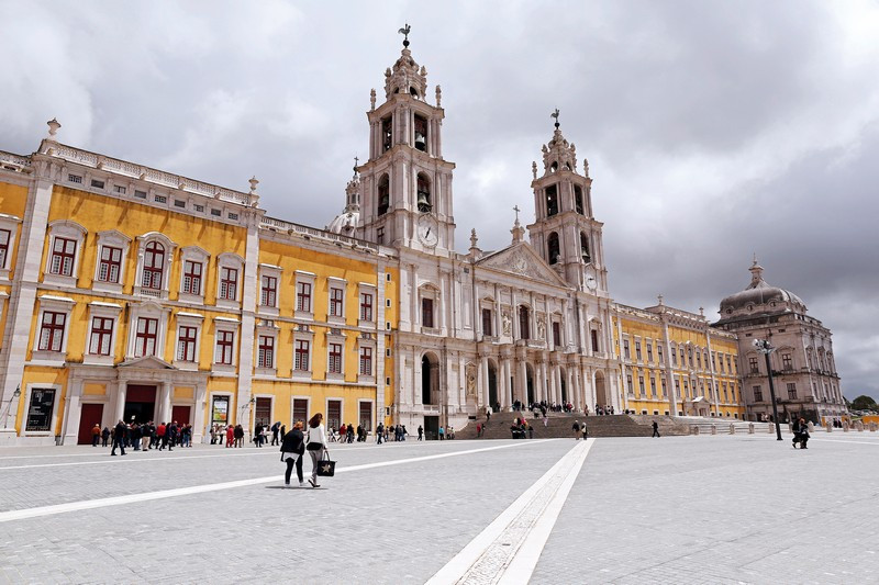 Casamento Real. Depois de dois bolos e quatro horas de celebração em Mafra,  a festa continua agora em Sintra – Observador