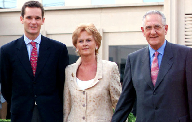 Iñaki Urdangarín com os pais, Clara Liebaert e Juan Urdangarín.jpg