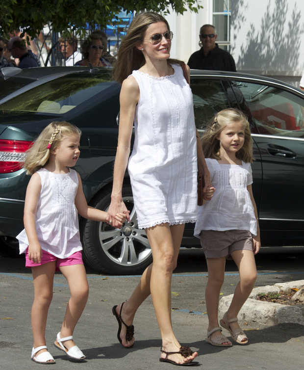 Letizia com as filhas, Sofía e Leonor.jpg