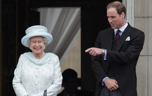 Isabel II com o neto William.jpg