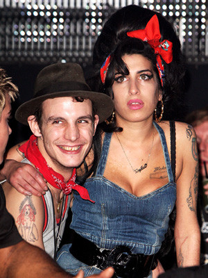 Amy Winehouse vai separar-se do marido