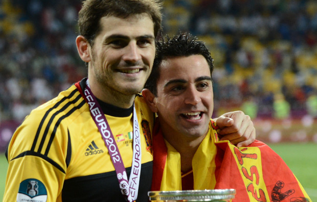 Iker Casillas e Xavi Hernández.jpg