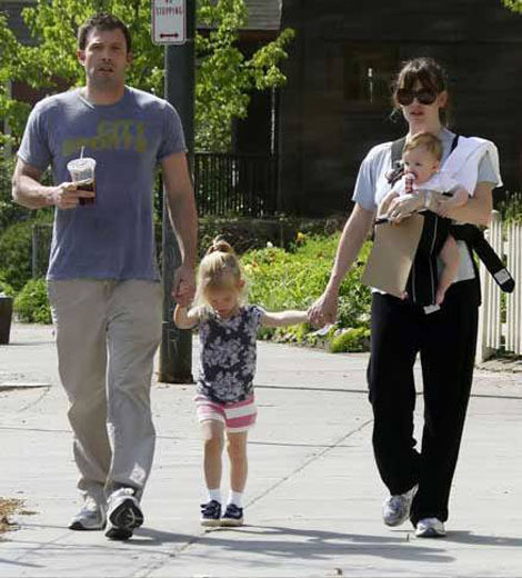 Ben Affleck e Jennifer Garner com as filhas, Violet e Seraphina.jpg